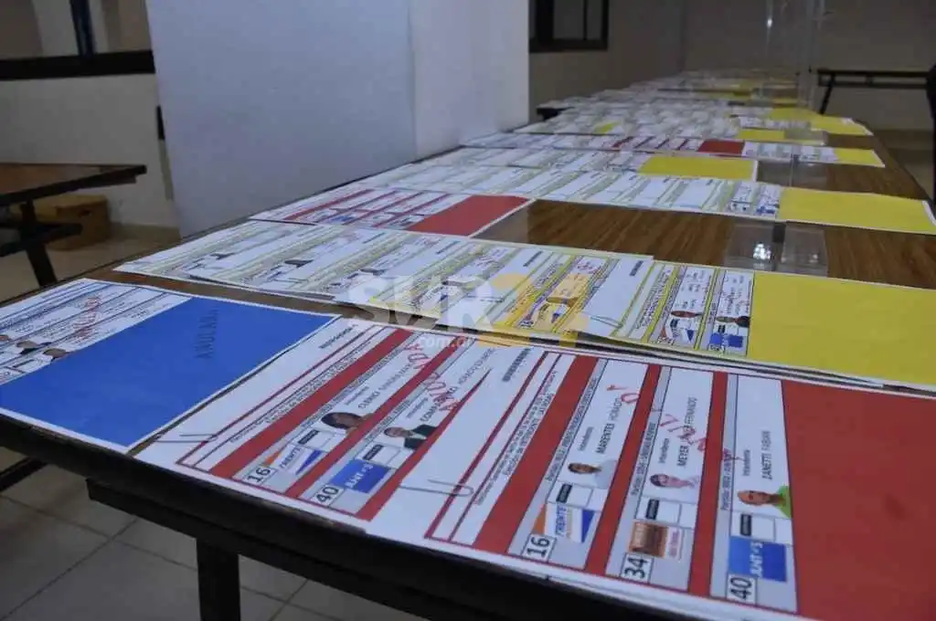 Ubicación de boletas, desde la "Locomotora" Olivera hasta el gobernador Pullaro. Foto: Archivo