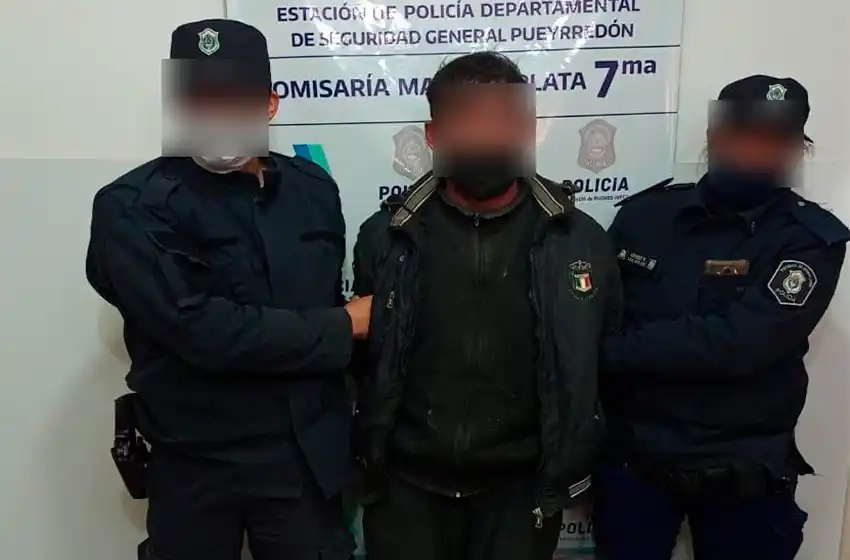 De película: se hizo el descompuesto y se escapó por el baño de la comisaría