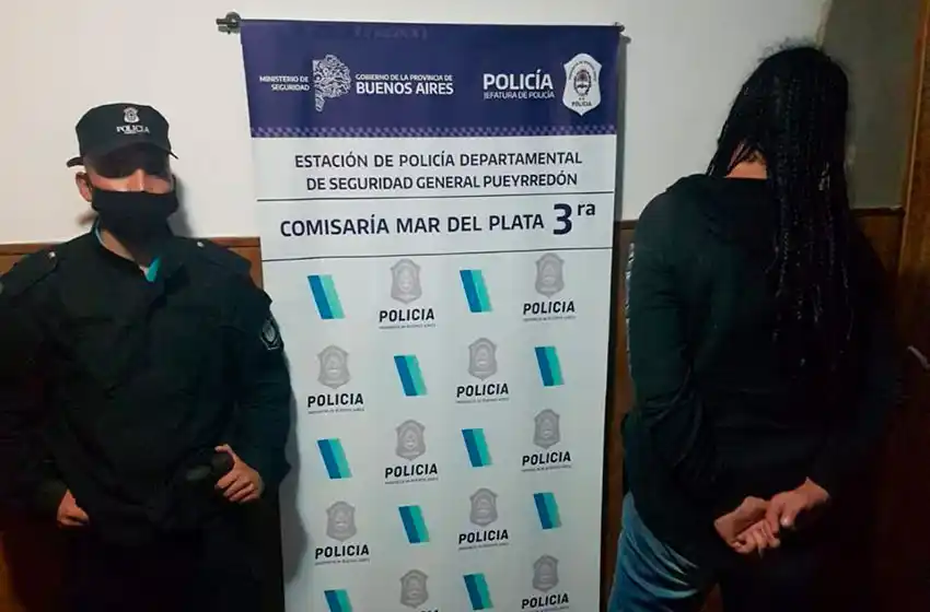 Lo sorprendieron en su casa, se resistió al asalto y fue detenida una mujer