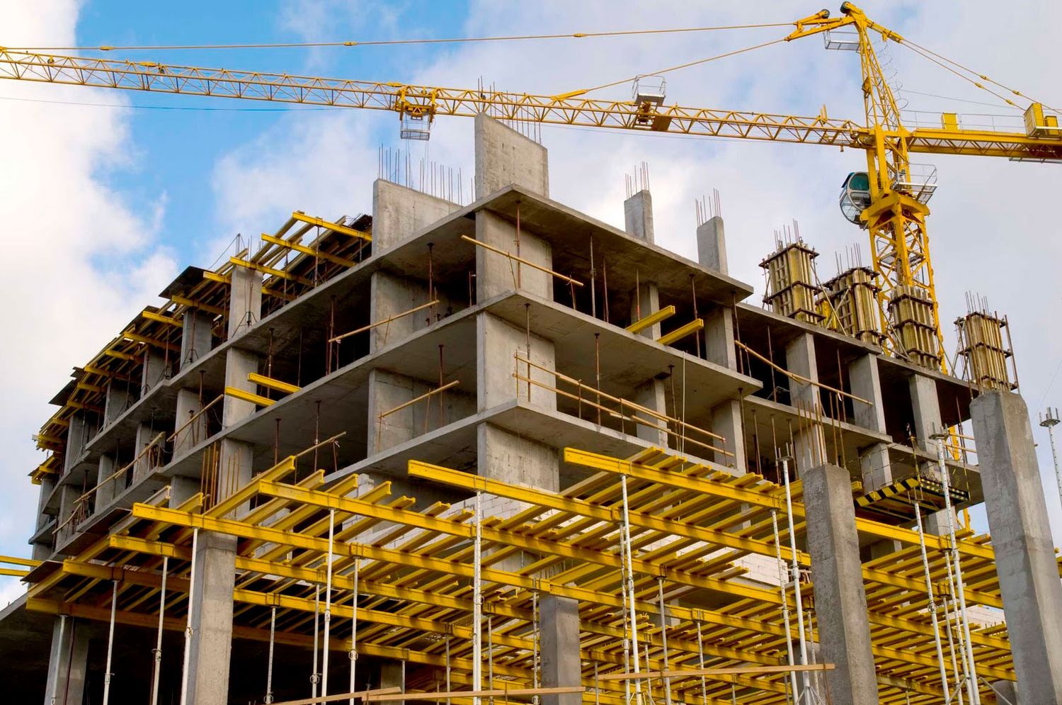 Según el Indec, la actividad industrial creció 4,3% y la construcción 3,5% en 2022