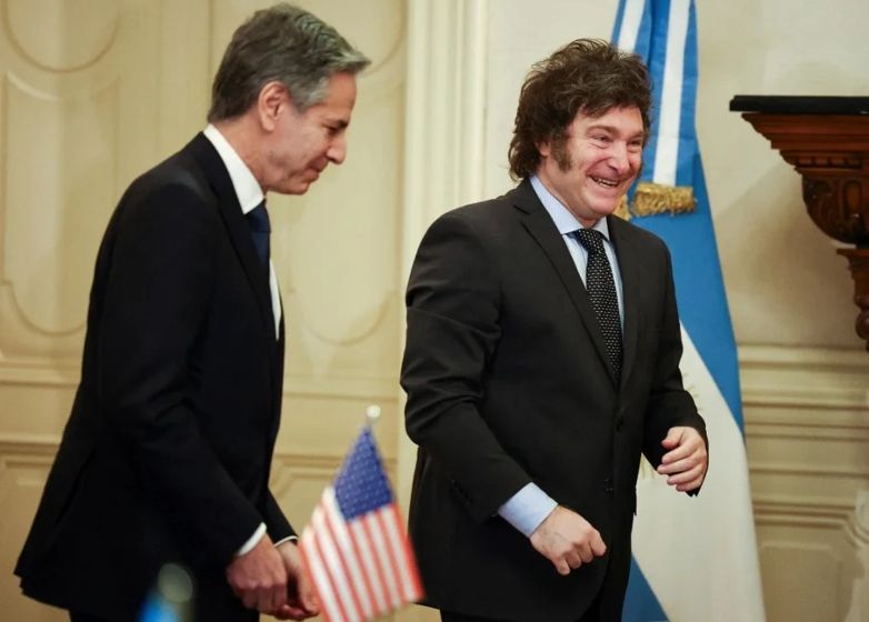 El secretario de Estado expresó el apoyo de EEUU y dio vía libre a la dolarización