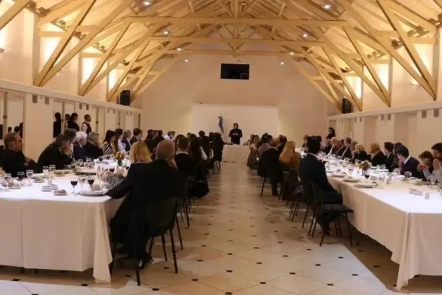 En el plano nacional, Javier Milei buscaría sellar un acuerdo parlamentario con los dialoguistas