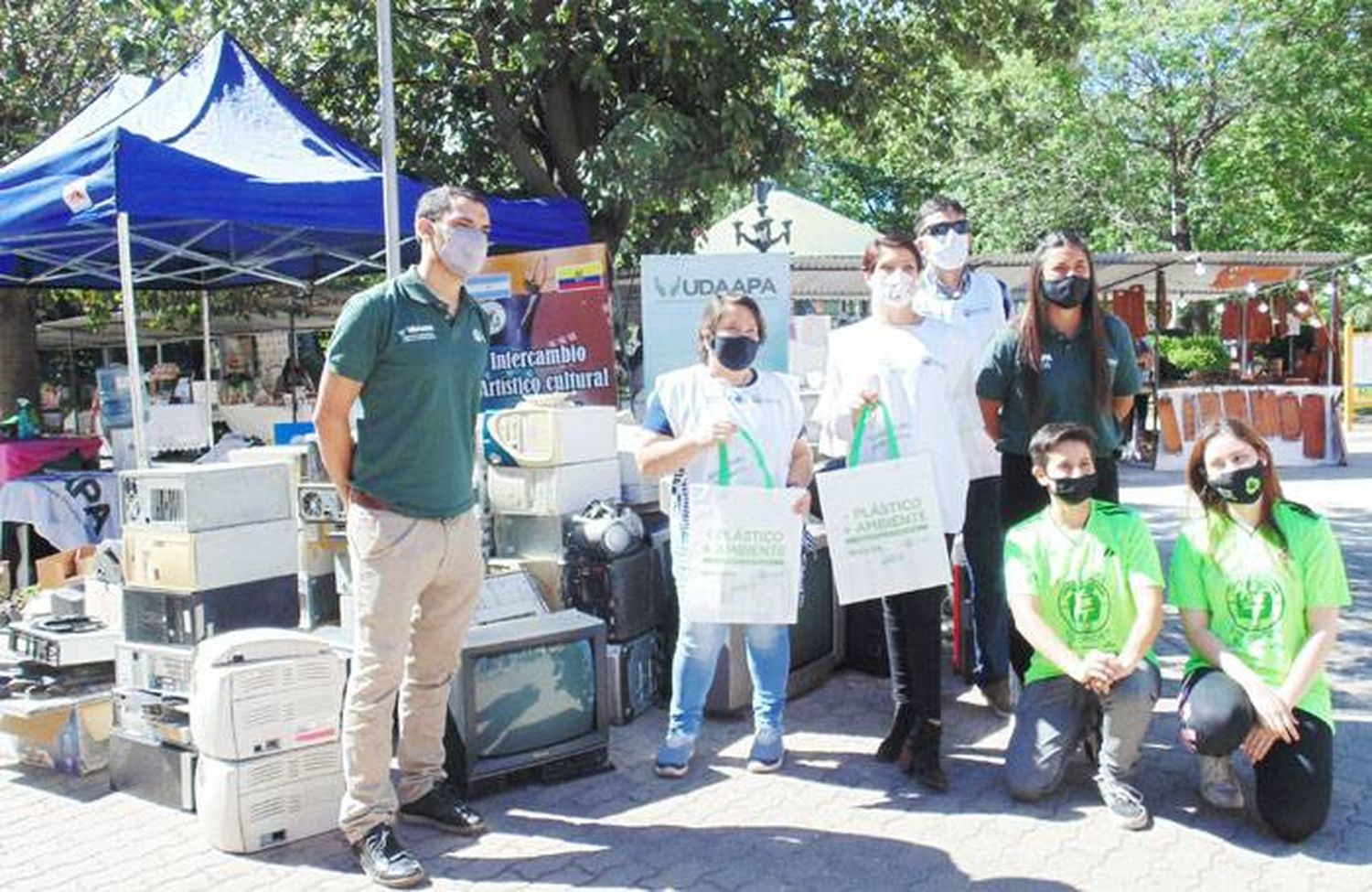 Jornada de Eco Canje en la Plaza 25 de Mayo