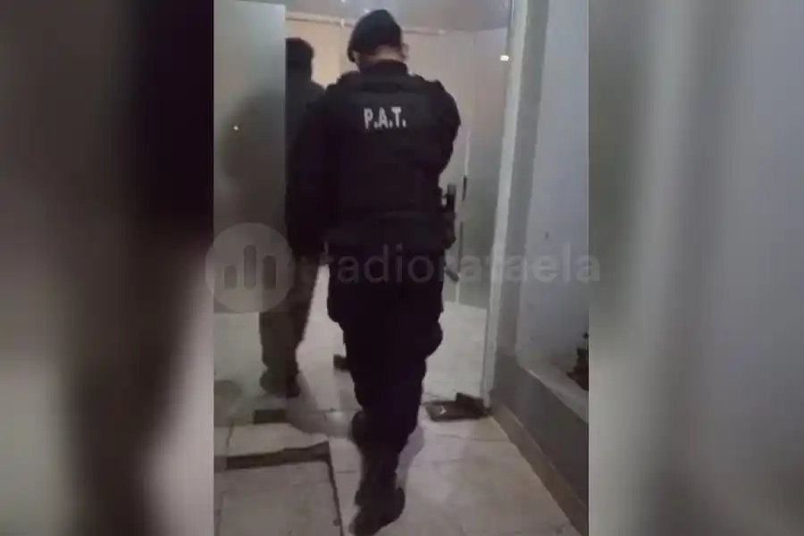 Se quiso resistir a la policía amenazando y causando lesiones: terminó en la comisaría