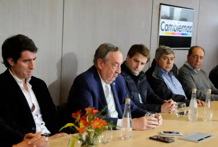 Presentaron la Mesa política de Cambiemos en Tandil, tierra del radical Lunghi