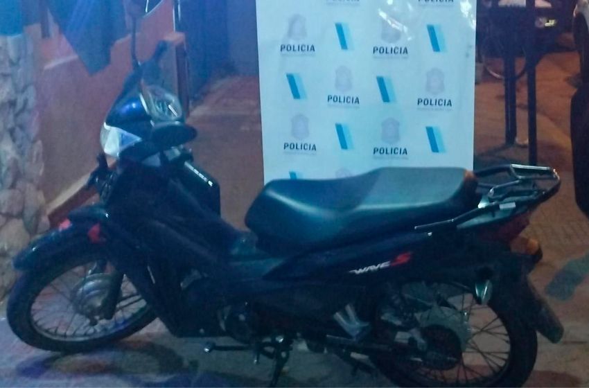 Un menor de edad circulaba en una moto con pedido de secuestro
