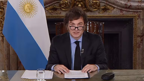 Cadena nacional de Javier Milei: "Si quieren volver atrás, me van a tener que sacar con los pies para adelante"