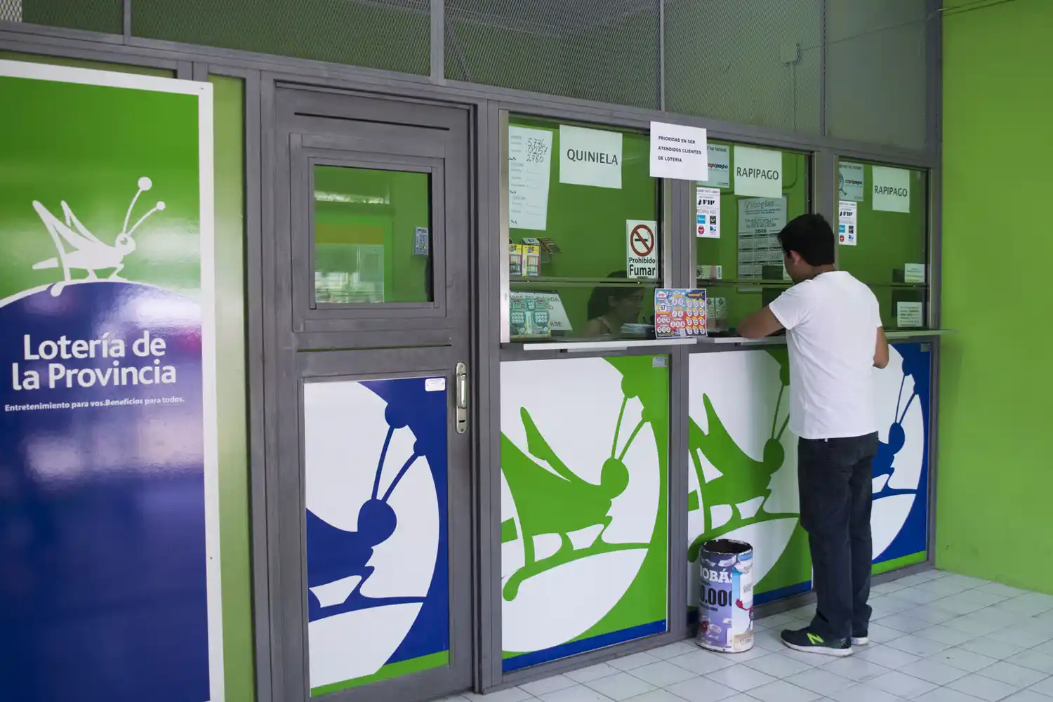 Cambian las reglas para el cobro de premios de hasta $2 millones de Lotería