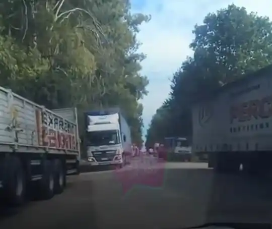 Las negociaciones entre las partes continúan sin avances significativos.