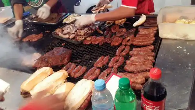 Choripán en la cancha: cómo sigue el conflicto que afecta a 250 familias
