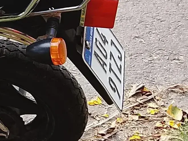 Buscan patente de moto A04 97ZJ