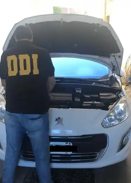 Fue a realizar la verificación  técnica y le secuestraron el auto