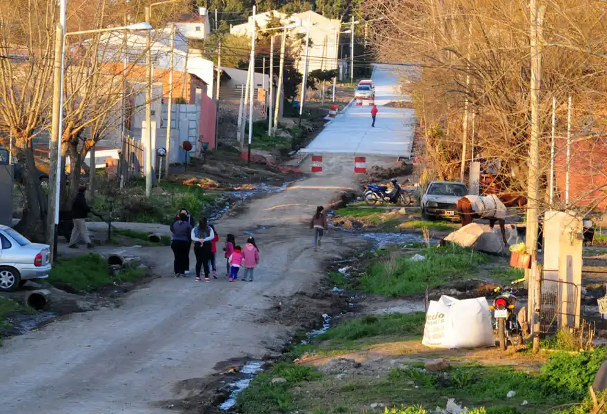 Villa del Parque reclama que el Municipio termine la obra de asfalto de Del Libertador