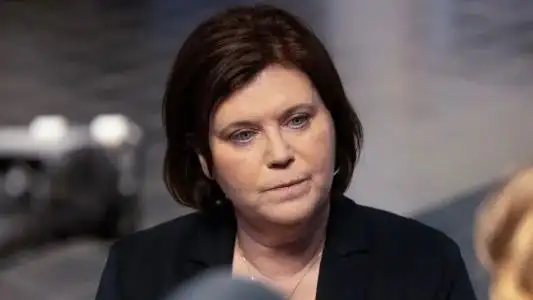 Una ministra debió renunciar cuando se supo que tuvo un hijo con un adolescente de 15 años
