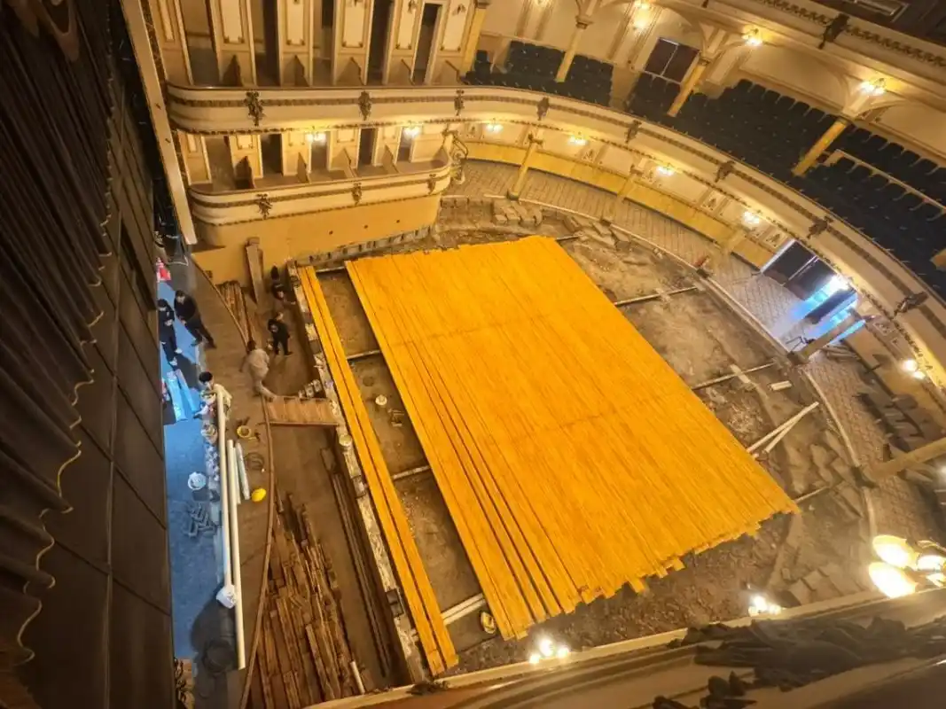 Avanza la reparación del Teatro Gualeguaychú con la instalación de respiraderos e infraestructura de cableado