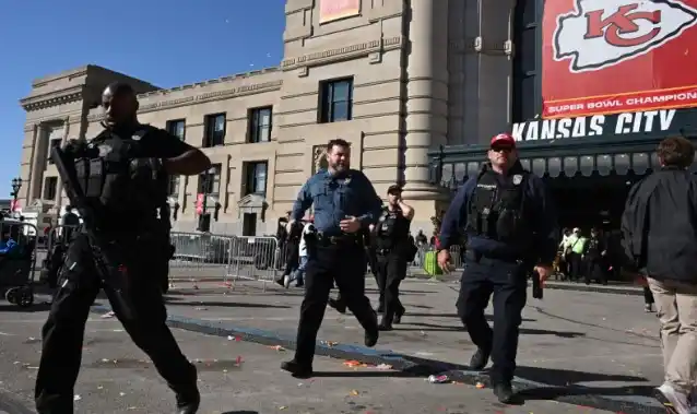 La Policía respondió a disparos cerca del desfile por la victoria en el Super Bowl.