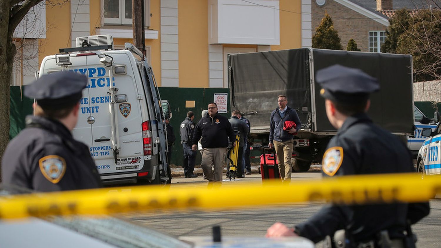 Al menos un muerto y doce heridos en un tiroteo en Nueva York