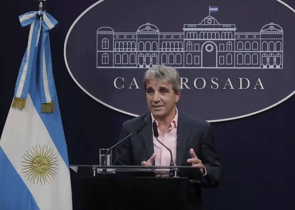 Luis Caputo, durante la conferencia de prensa.