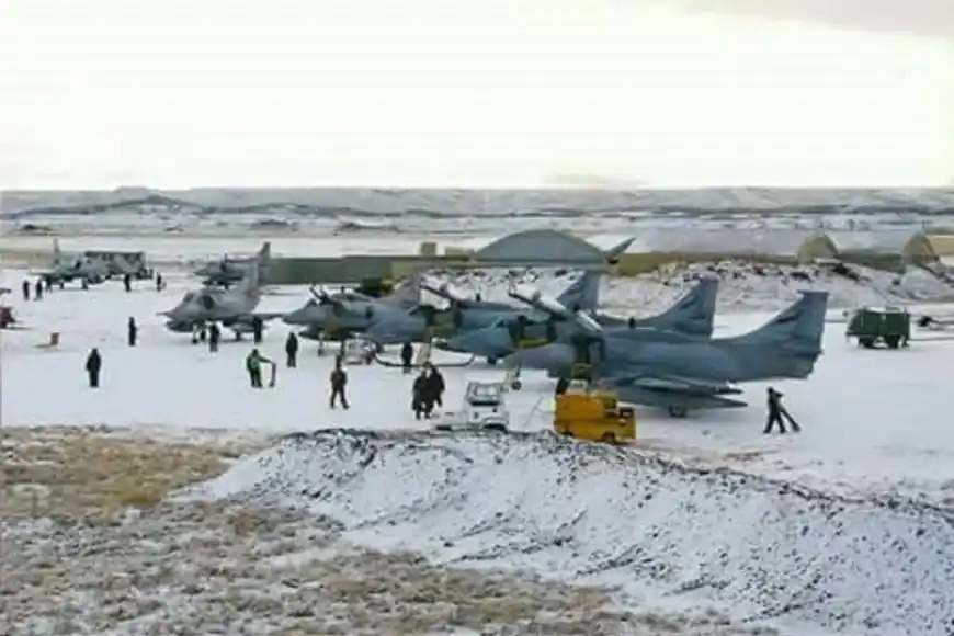 Despliegue de la Fuerza Aérea Argentina en el Teatro de Operaciones del Atlántico Sur (TOAS), custodiando el litoral patagónico durante el conflicto de 1982.