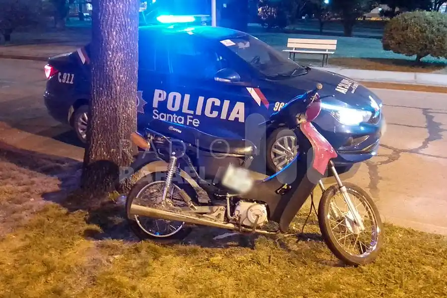 Dos menores de edad fueron detenidos luego de robar una moto