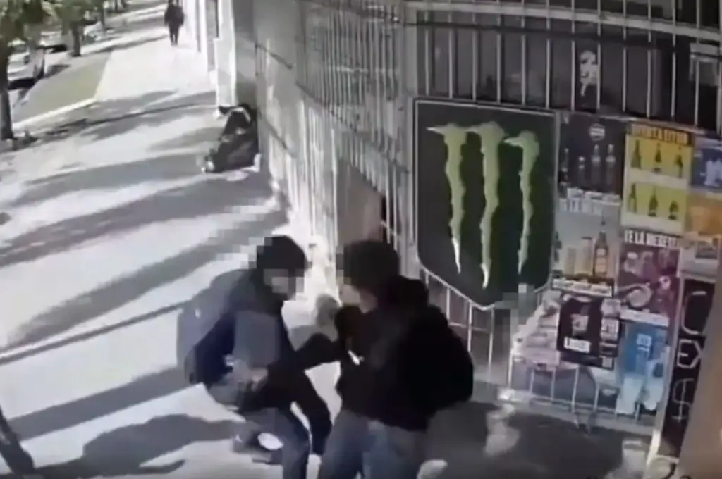 Un alumno le clavó un destornillador a otro