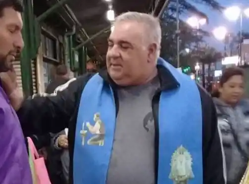 Ezeiza: Un cura vacunado en enero justificó que lo hizo porque debe visitar enfermos en el hospital