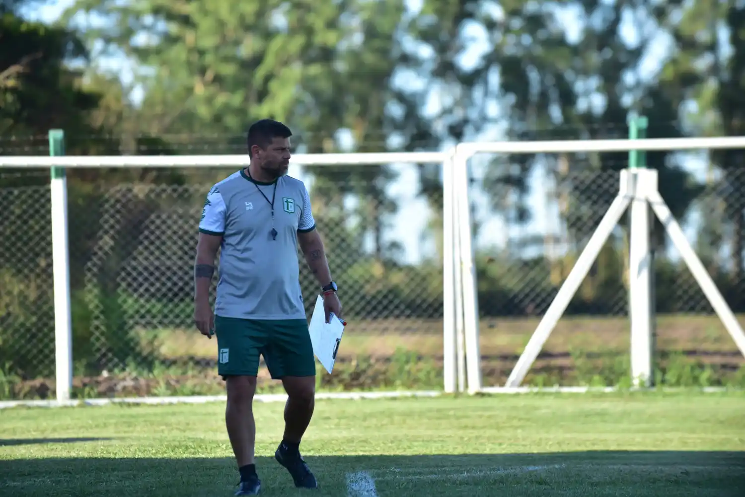 Sergio Maza, el DT “Verde”, piensa y rearma el equipo para el 2025. Varias bajas y muchas caras nuevas tendrá el entrenador para la próxima temporada.