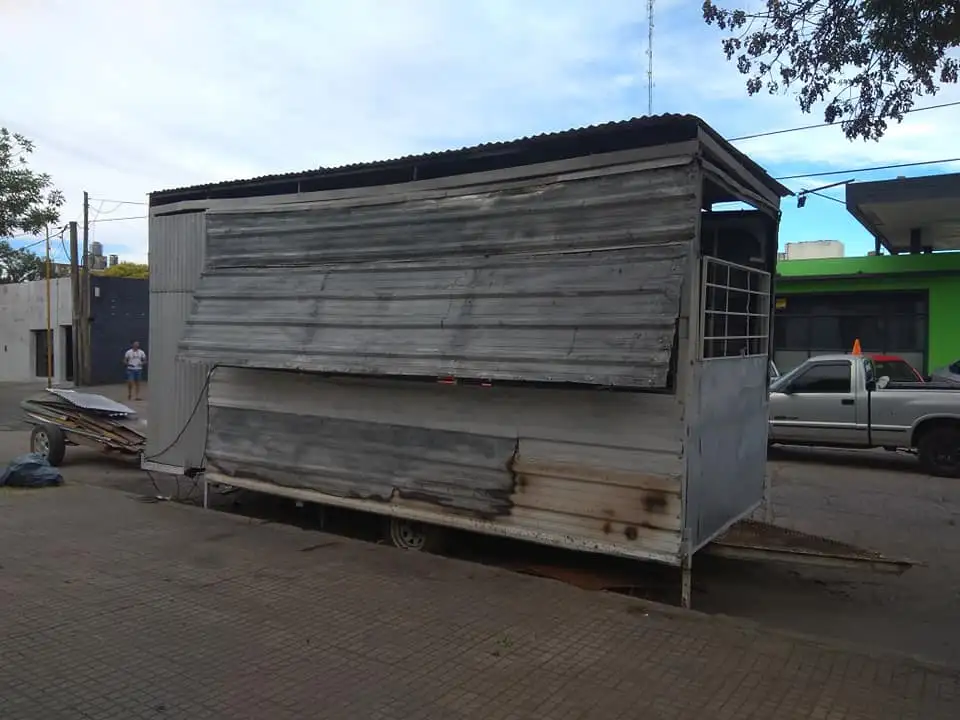 Tras el tremendo incendio, reconstruyen el carrito de Plaza Belgrano