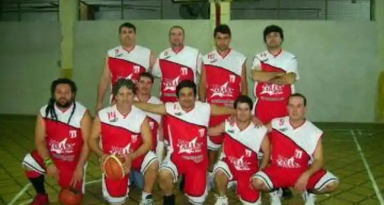Náutico ganó y sigue primero