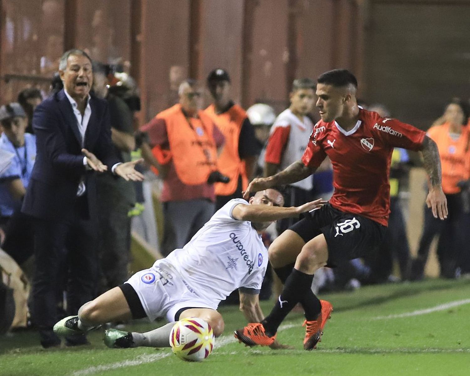 Independiente no pudo hacer pie en La Paternal