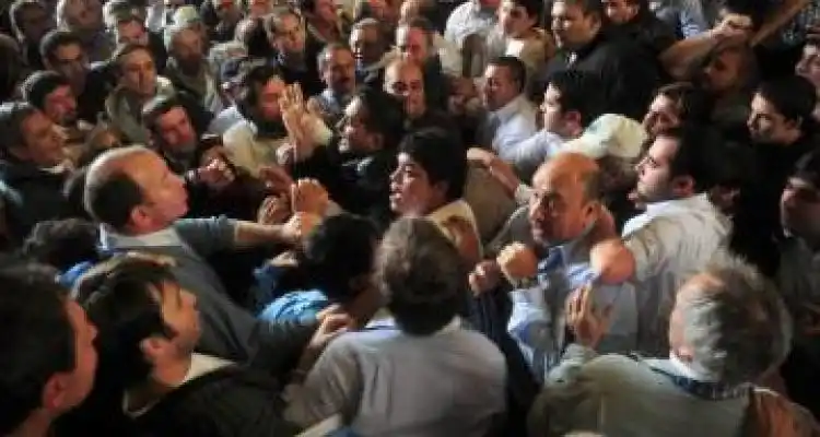 Victores: “La legislatura está copada por bandas pagas, ñoquis y mocosos que se piensan que son los dueños del país”
