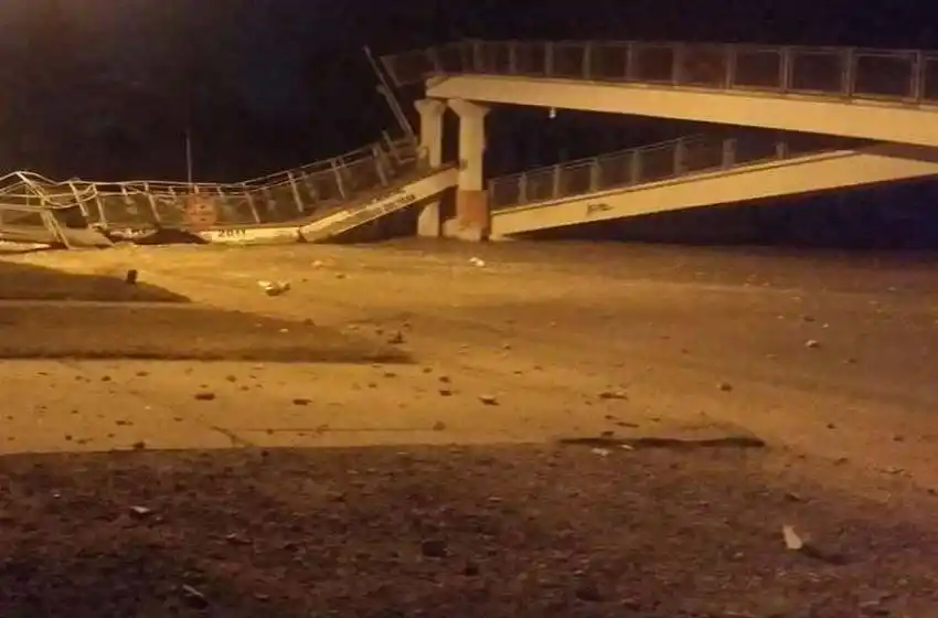Fray Luis Beltrán: se cayó un puente peatonal a la altura de la ruta 11