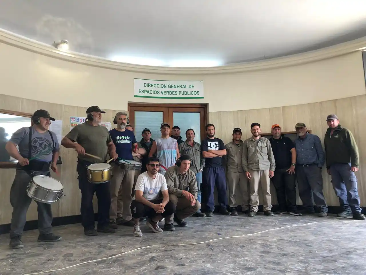 Trabajadores municipales de Espacios Verdes Públicos llevaron adelante su segunda jornada de paro en reclamo por mejores condiciones de trabajo.