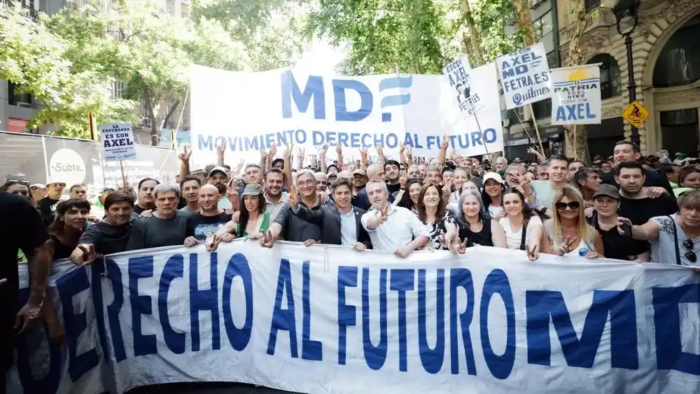 Kicillof, al frente de la columna del MDF, en la marcha contra la reforma laboral.