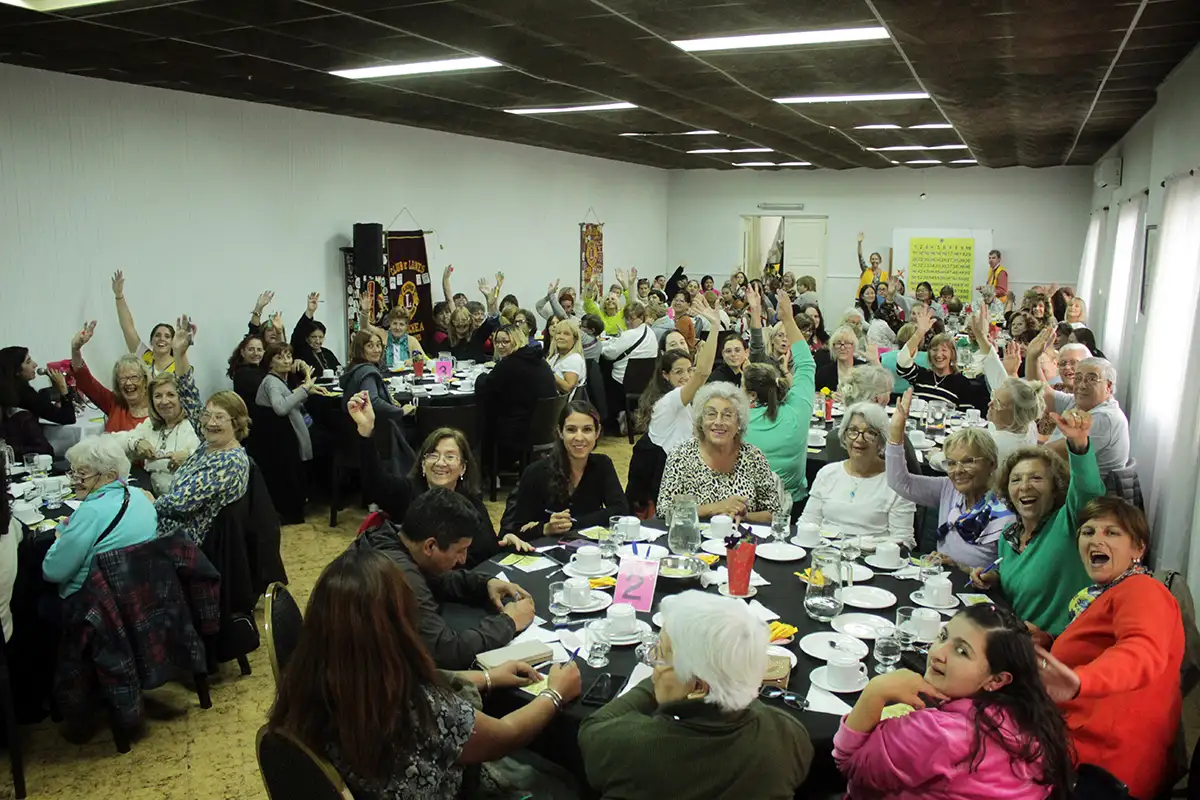 Lleno total. El Té Bingo cumplió su objetivo con la colaboración de la comunidad