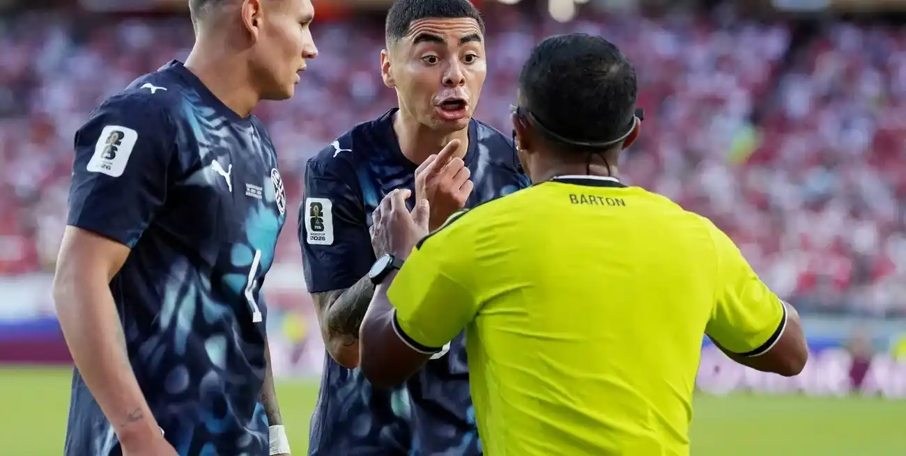 Miguel Almirón fue expulsado ante Turquía por una infracción contemplada en la nueva normativa. Foto: Reuters