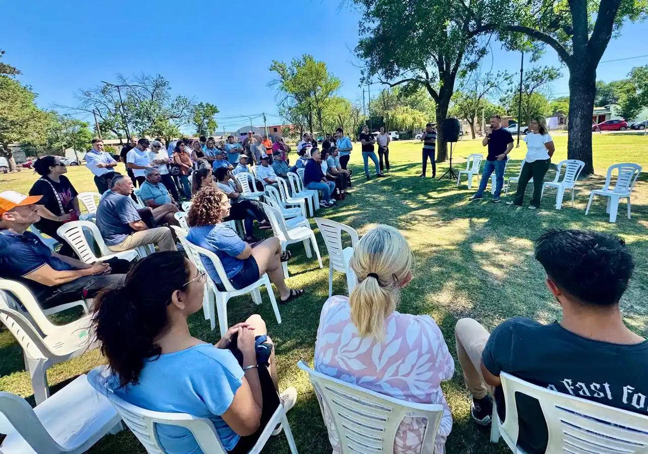 El ministro de Obras Públicas encabezó la actividad en el barrio San Vicente.