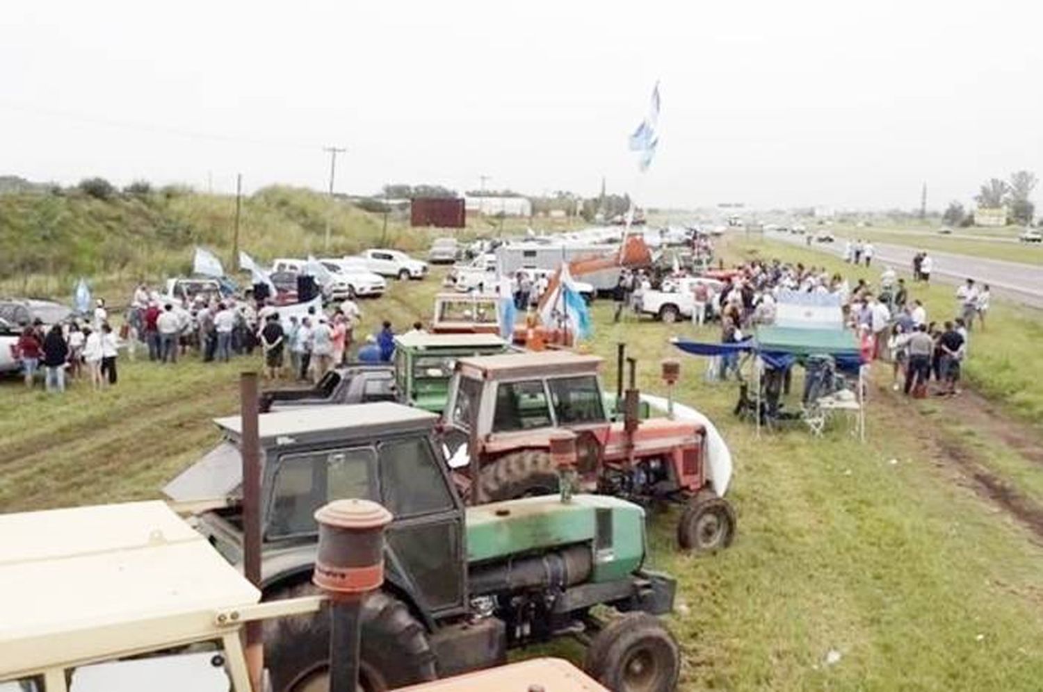 Nuevo tractorazo al costado de la  Panamericana