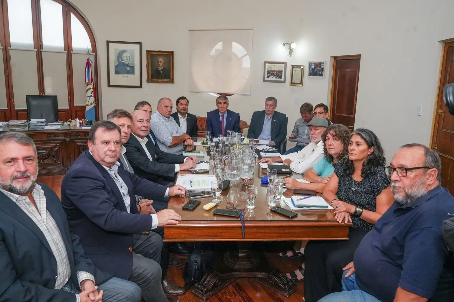 El Gobierno de Santa Fe ofreció 12,5% en seis meses a estatales y reconoció el desfasaje del 3%