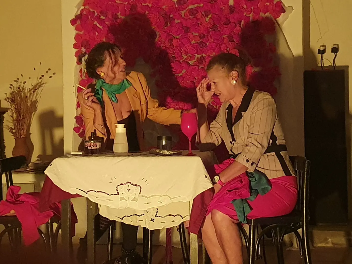 Una mesa, dos cuerpos y una espera que lo cambia todo