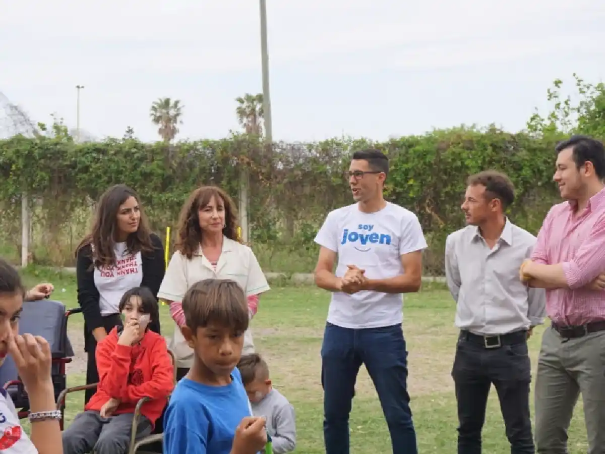 Importante donación de  la Juventud PRO hacia Apadim