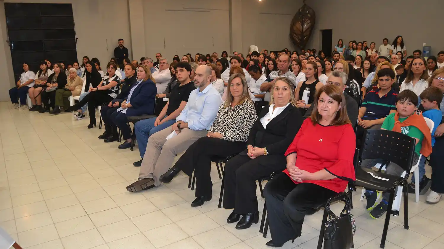 Emotivo acto de graduación del instituto superior de enfermería profesional D-79