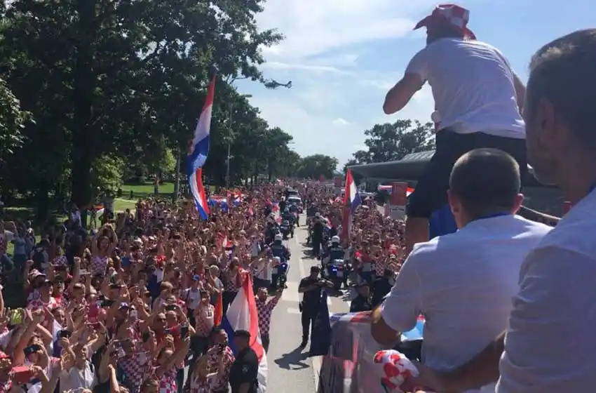 Tras lograr el segundo puesto, Croacia fue recibida por una multitud