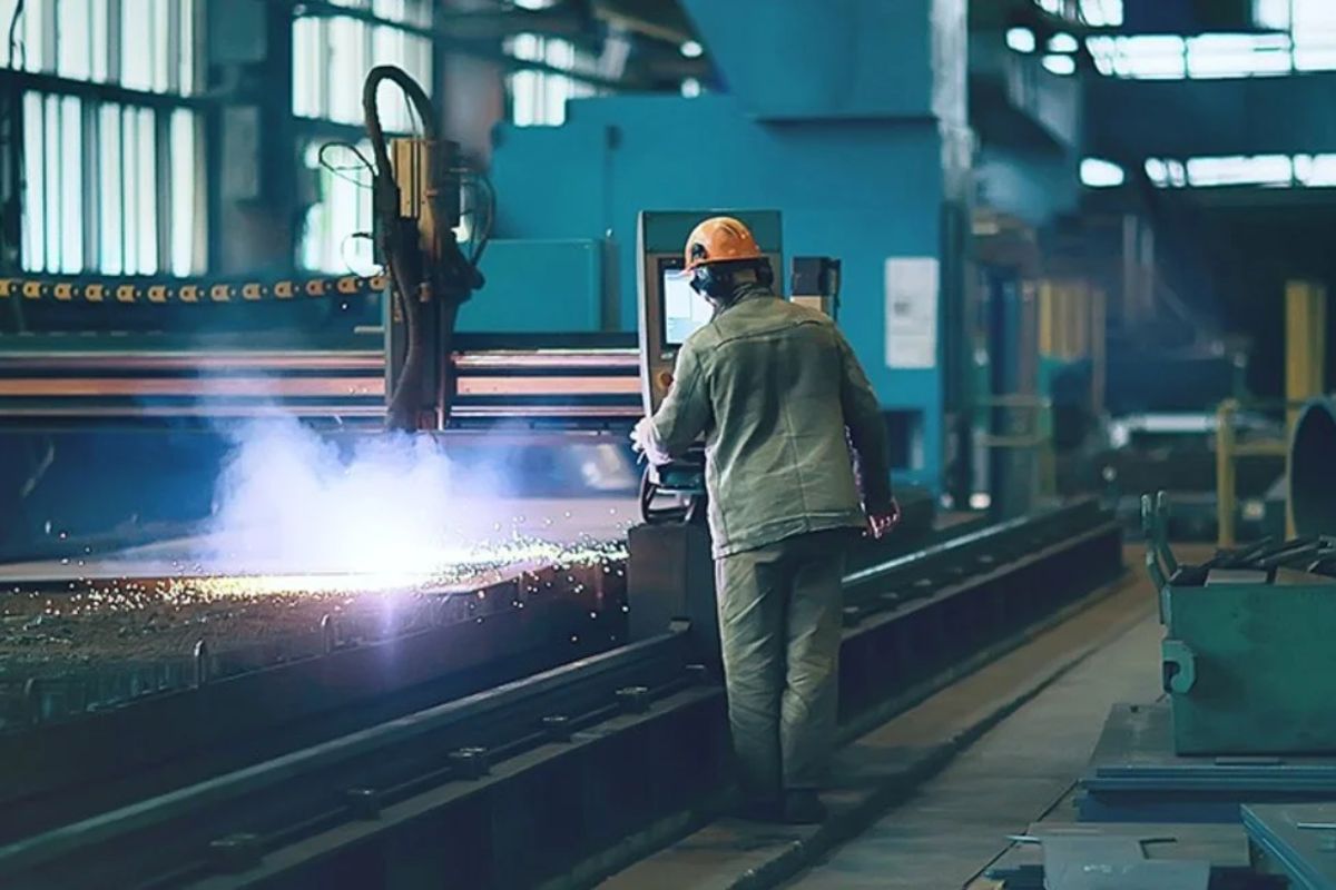 El gobierno reclama "inversión" a empresarios.
