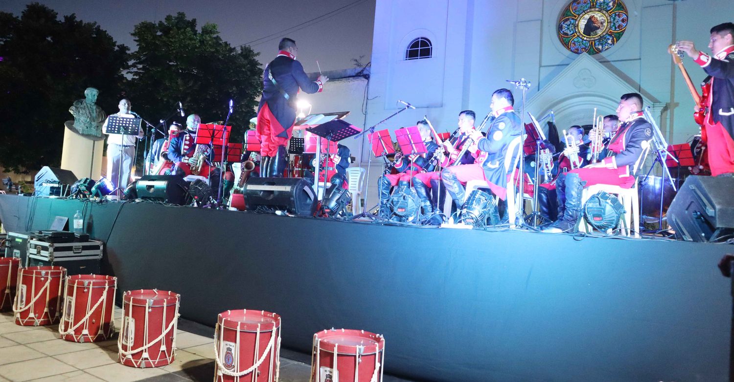 En el Día de la Música, la Banda del Regimiento Tanques 6 “Blandengues” brindó un gran concierto al aire libre