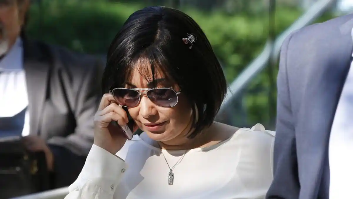 Extesorera de Chávez y su pareja aceptaron más de 100 millones de dólares en sobornos