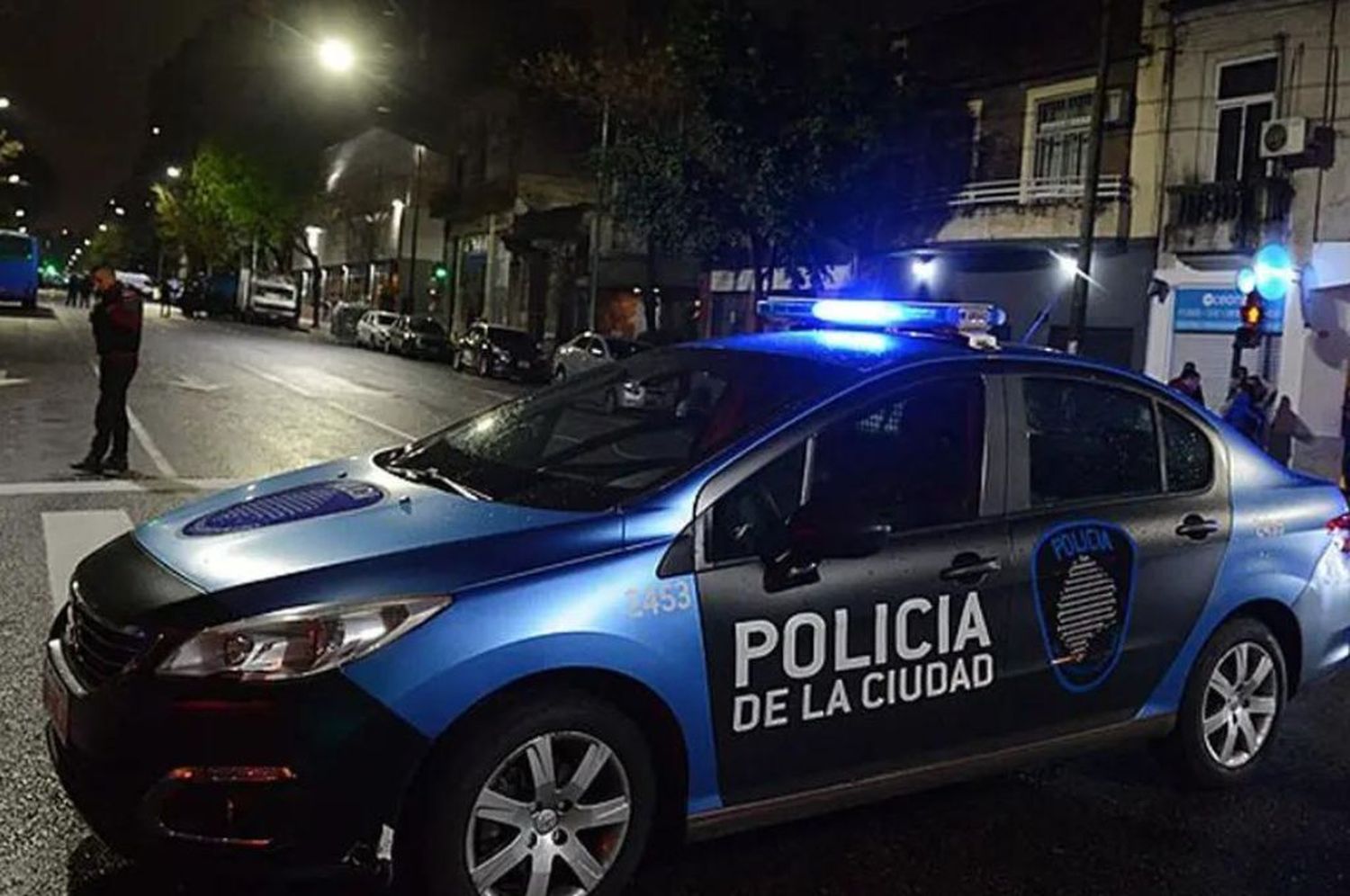 Violencia en Buenos Aires: le dieron un balazo a un policía para robarle la moto