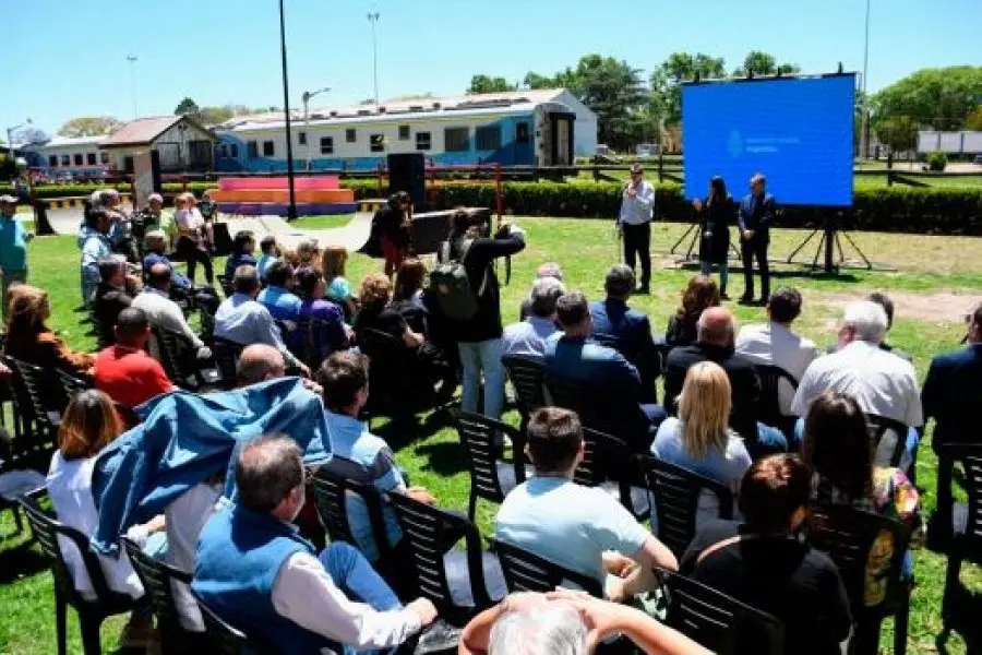 Histórico: después de 30 años, habilitaron la estación de trenes de Armstrong