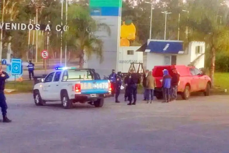 Un colectivo con  menores e indocumentados quiso evitar un control de ingreso  