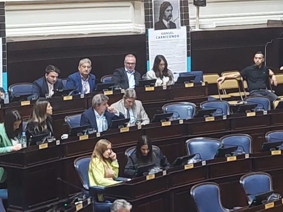 Diputado libertario se quejó porque viajó 700 kilómetros y la mitad de los legisladores se ausentaron